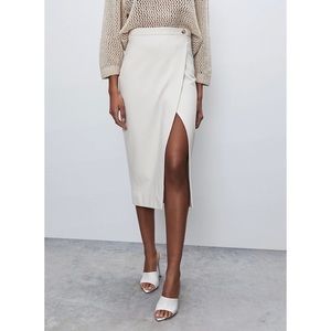 Aritzia Babaton Leona Skirt in Bone (NWT!)